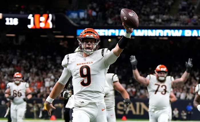 Cincinnati Bengals quarterback Joe Burrow (9) runs for a touchdown in the second quarter during an NFL Week 6 game against the New Orleans Saints, Sunday, Oct. 16, 2022, at Mercedes-Benz Superdome in New Orleans. Cincinnati Bengals At New Orleans Saints Oct 16 024